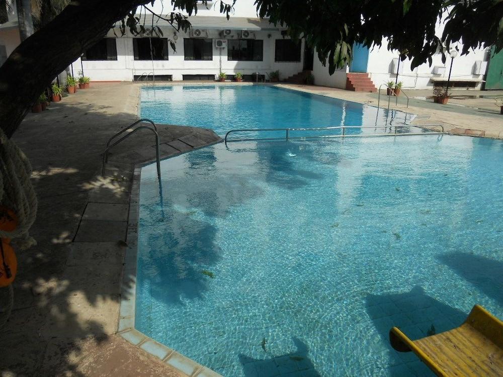 Quality Inn Regency, Nashik Exterior photo