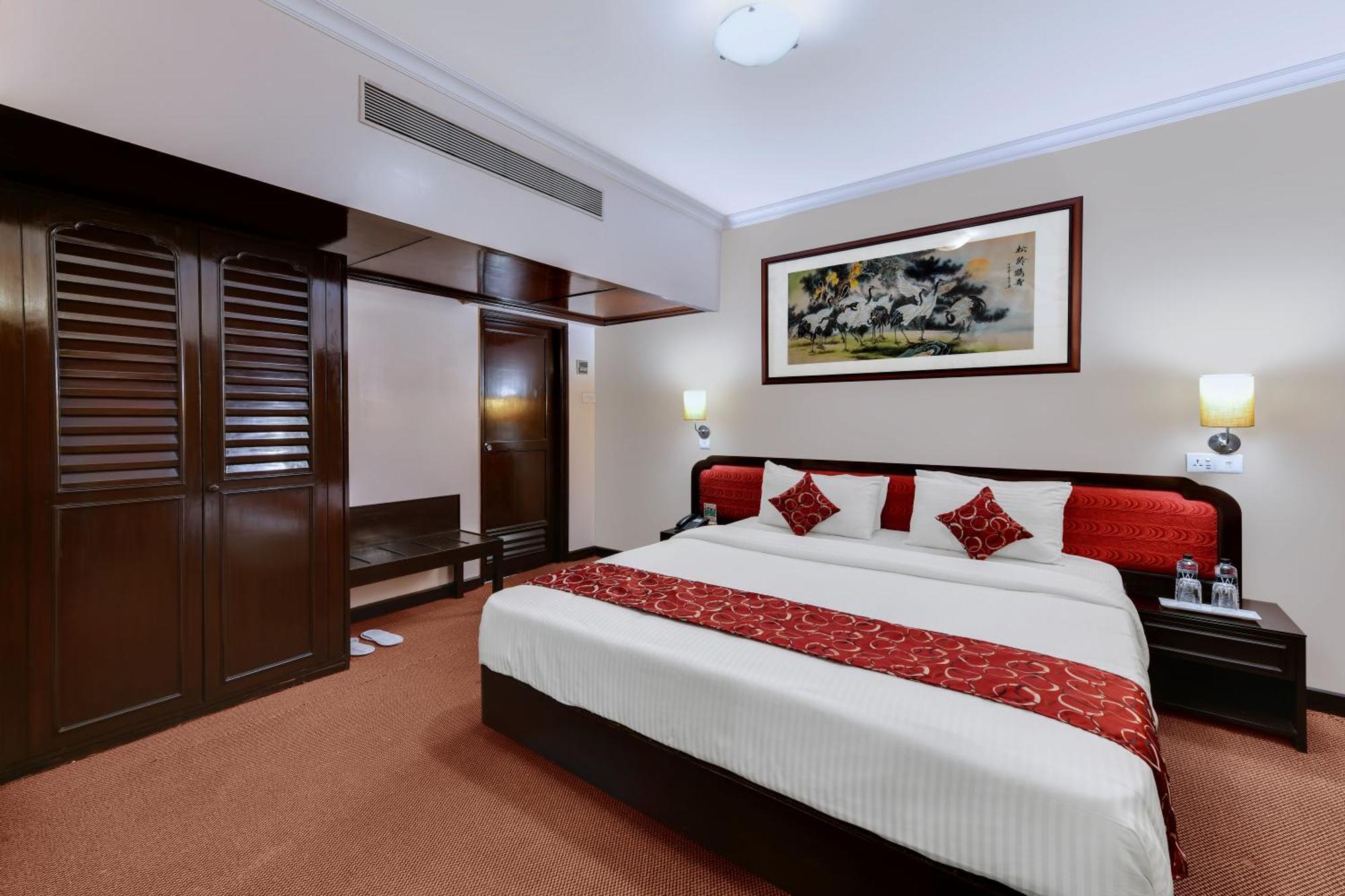 Quality Inn Regency, Nashik Exterior photo